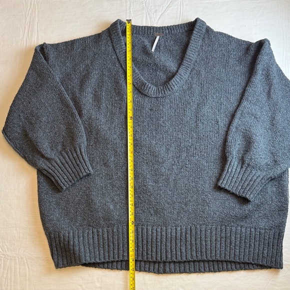 Free People Women's Dark Gray Charcoal V-Neck Sweater Size XL - Picture 3 of 11